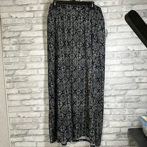 NWT Maurices 1x navy and cream maxi skirt